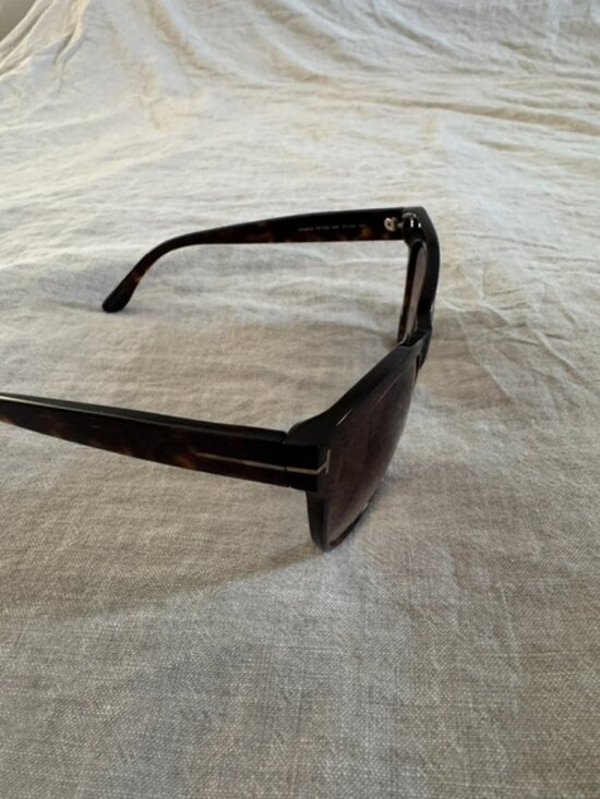 Tom Ford Cat‑Eye Sunglasses – Tortoise Acetate, T‑Temple Detail main image 4